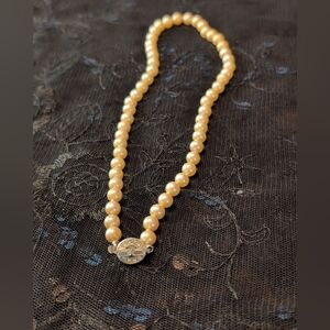 Vintage Faux Pearl Elegant Cream Pearl Choker. 7.5 In